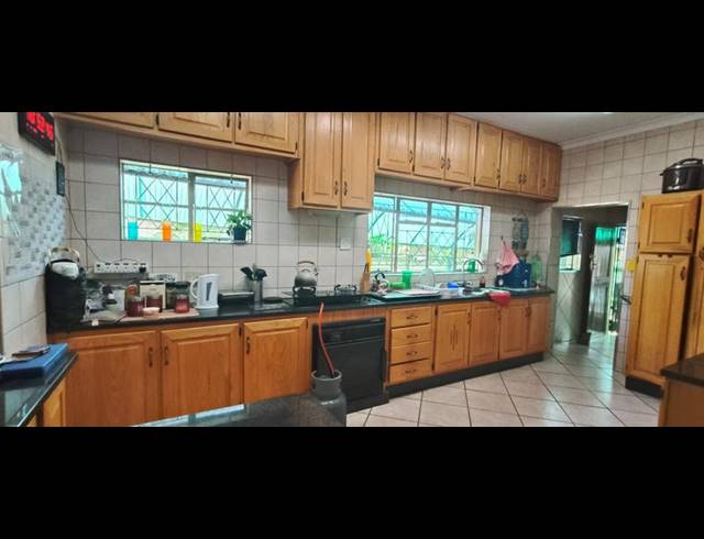 3 BEDROOM HOUSE FOR SALE IN PRETORIA GARDENS